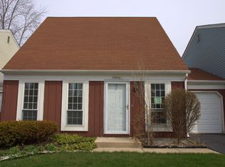 29W456 Blackthorn Ln, Warrenville, IL 60555