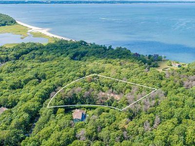 1 Channing Cross, HAMPTON BAYS, NY, 11946