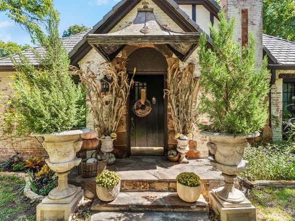 1915 Berkeley Pl, Fort Worth, TX 76110