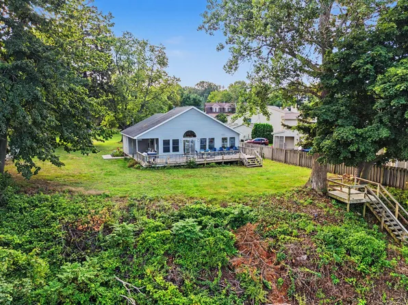 8 N Shore Dr N, South Haven, MI 49090