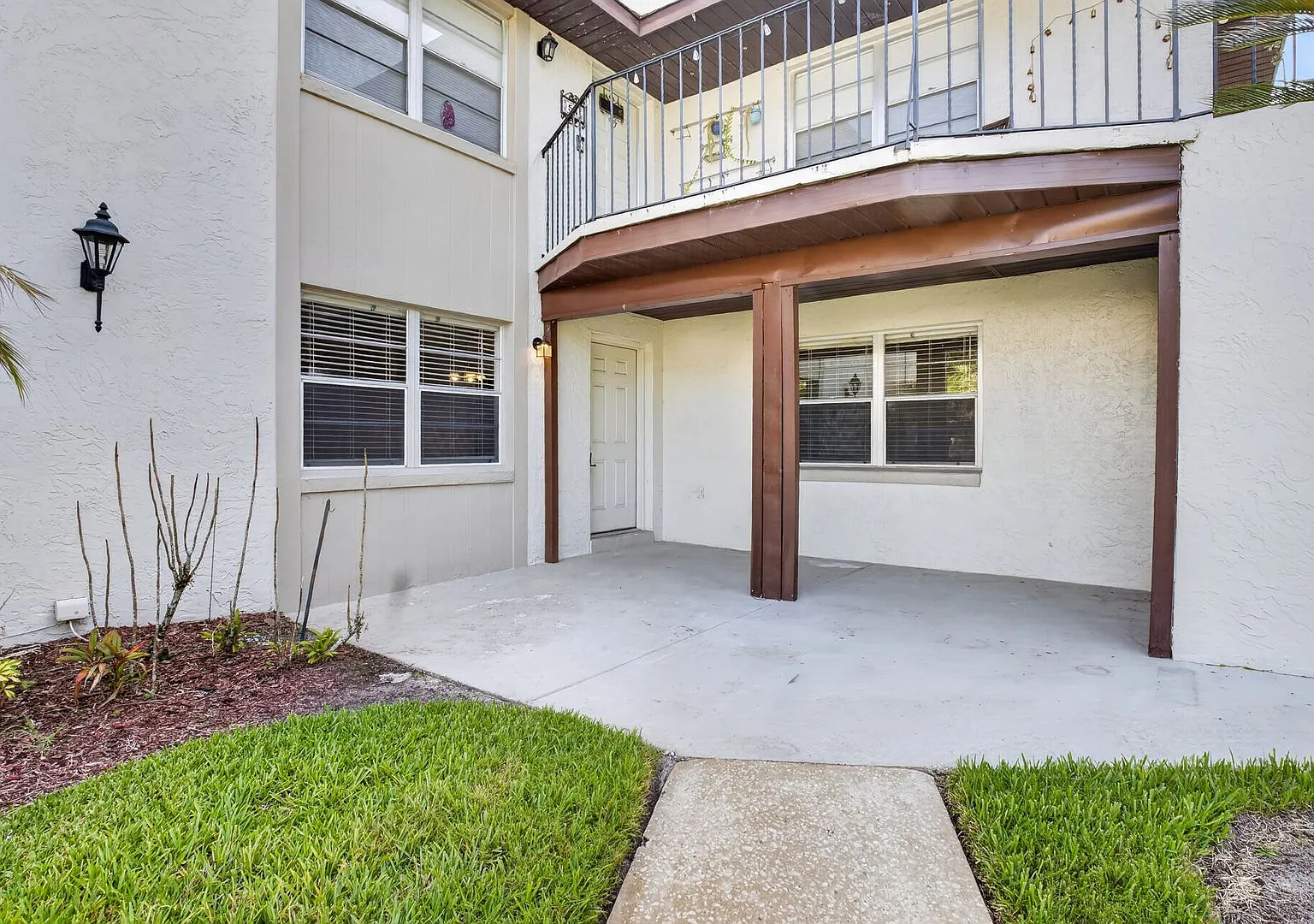 Well appointed 2/2 1st floor condo in beautiful Winter Garden. Available Now! — Photo 2