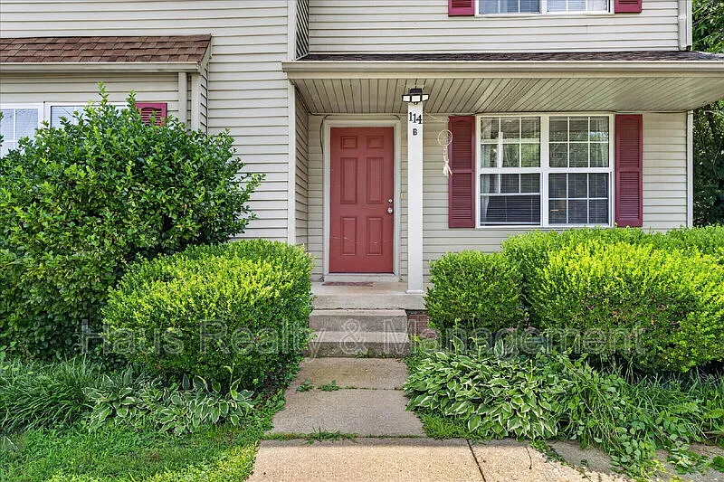 2 bed, 1.5 bath, 1200 sqft, $1,250 — Photo 4