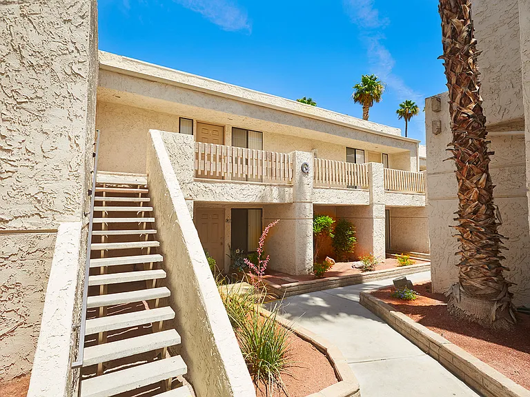 Palm Canyon Terrace — Photo 13