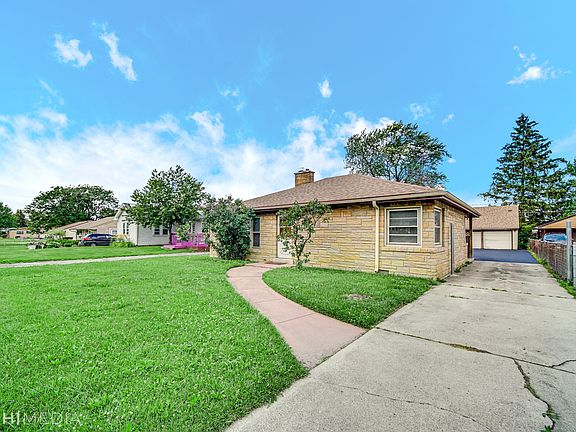 2nd image of 905 W Hillside Dr