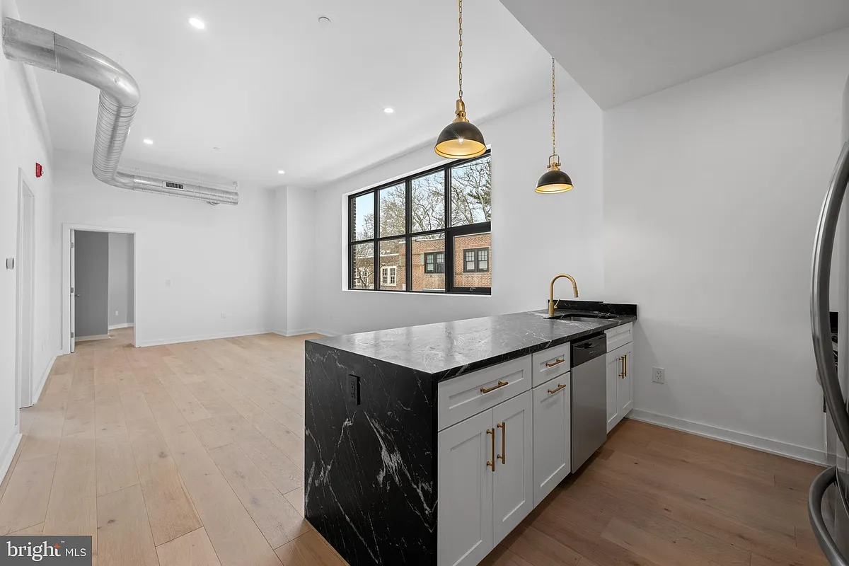 Building Photo - 36 N Narberth Ave #2C