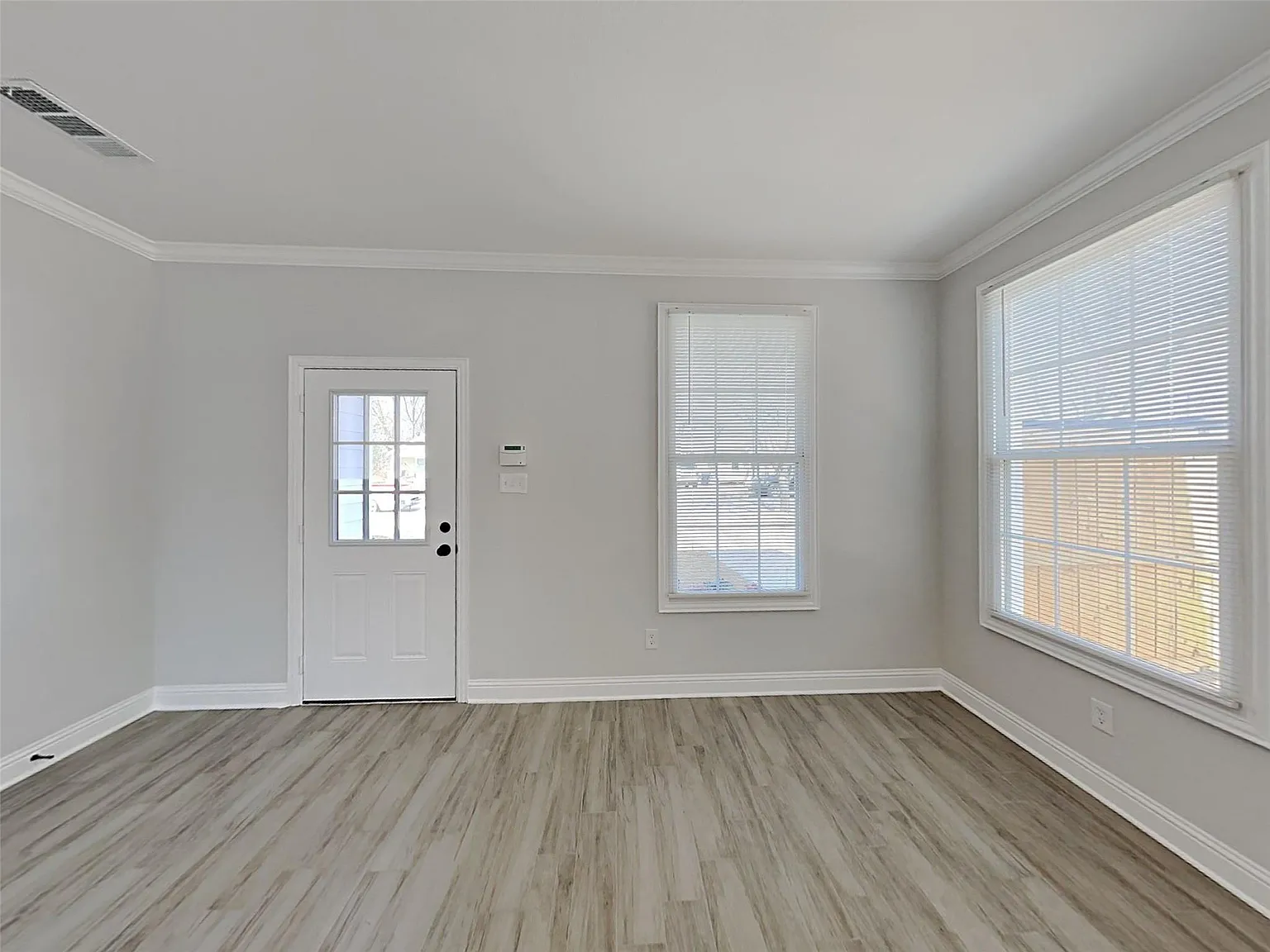 3 bed, 1401 sqft, $2,200 — Photo 2