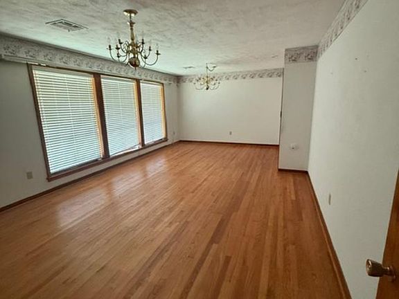 5th image of 4804 36th Ave