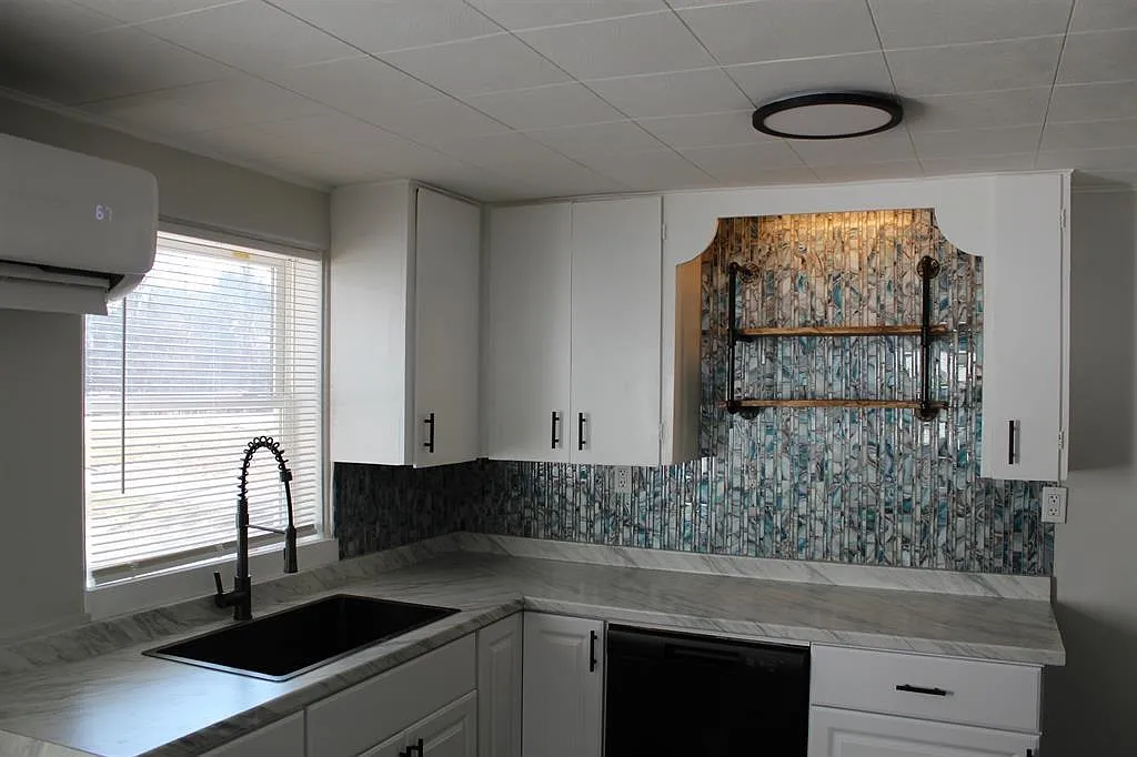 2 bed, 1.0 bath, 700 sqft, $1,000 — Photo 2