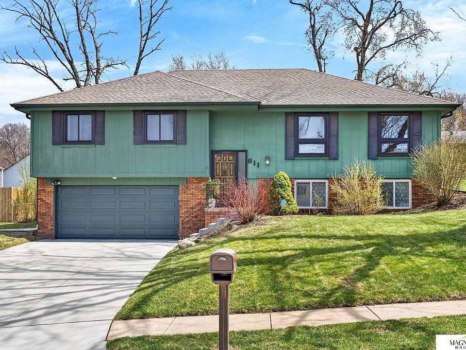 1st image of 611 S 153rd Cir