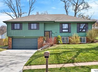611 S 153rd Cir, Omaha, NE 68154