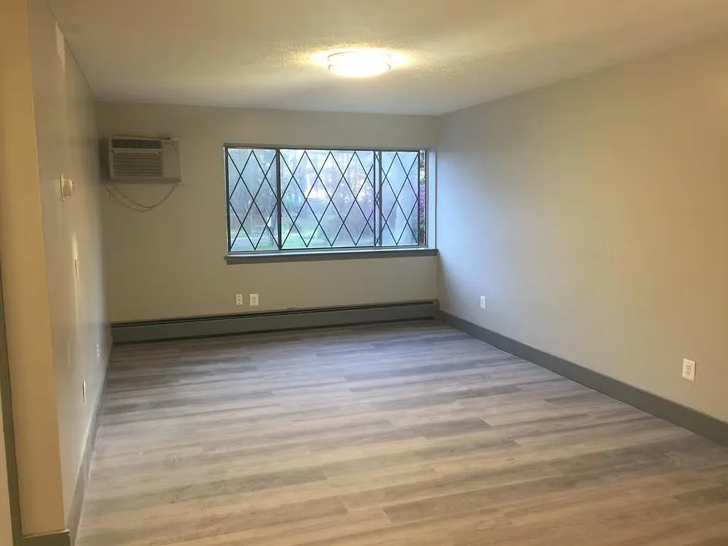 3 bed, 1.5 bath, $2,200 — Photo 3