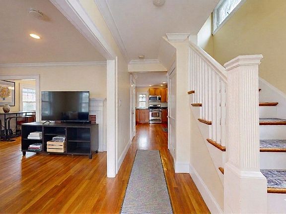 2nd image of 14 Bothwell Rd