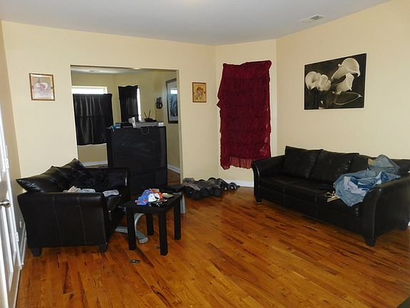 4th image of 1351 W Garfield Blvd