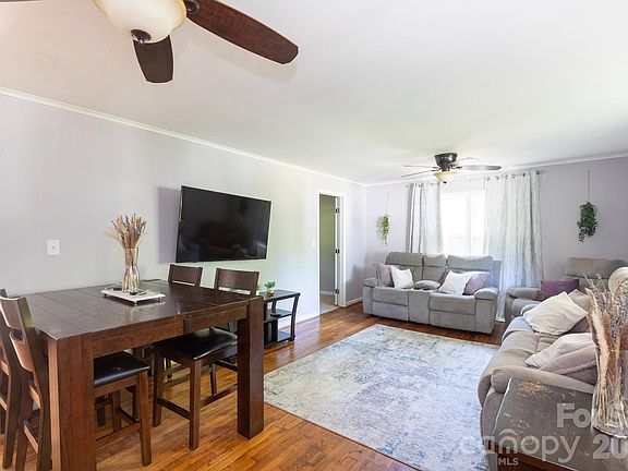 3rd image of 812 N Ransom St