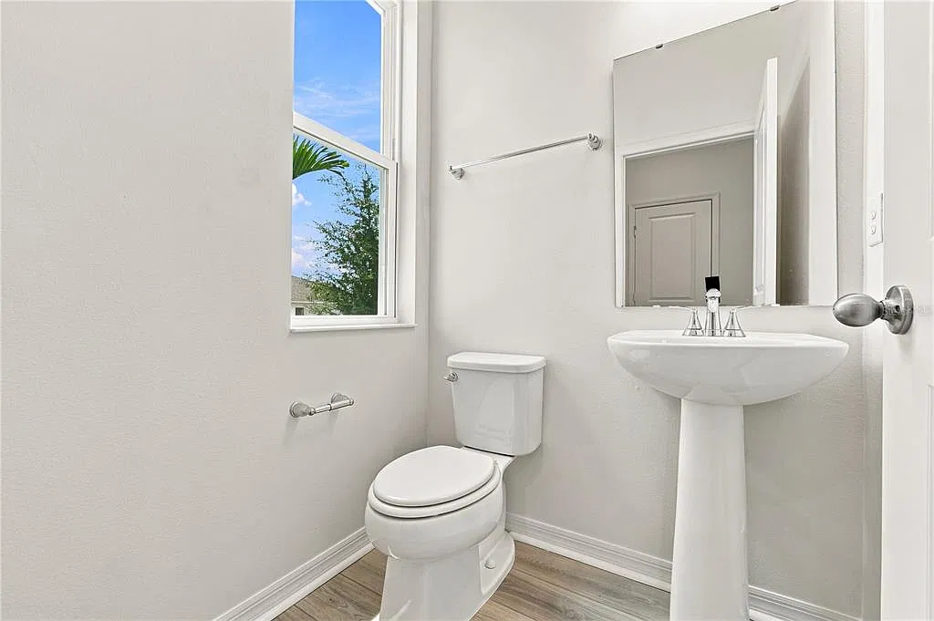 3 bed, 2.5 bath, 1573 sqft, $2,400 — Photo 4