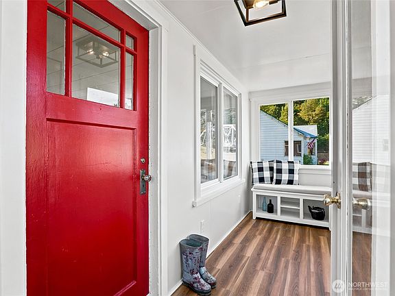 4th image of 115 5th Street N
