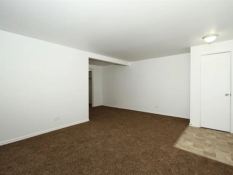 8345 S Drexel — Photo 23