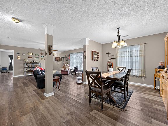 5th image of 220 Summer Park Rd