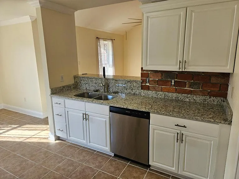 303 Twin Lakes Blvd — Photo 6