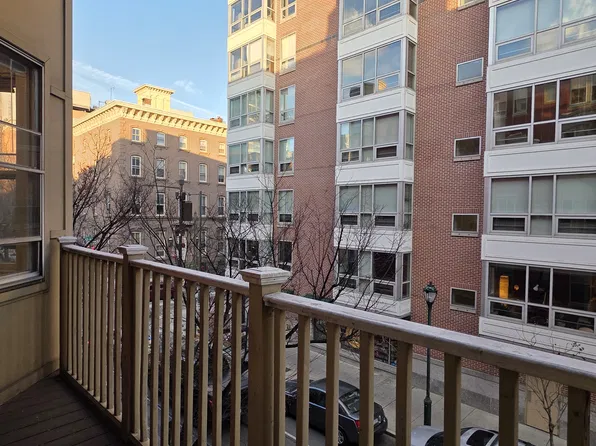 1102 Spruce St #2B, Philadelphia, PA 19107