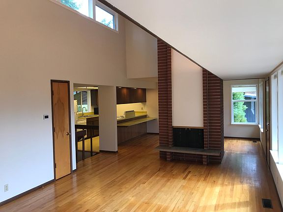 4th image of 1011 Grow Ave NW