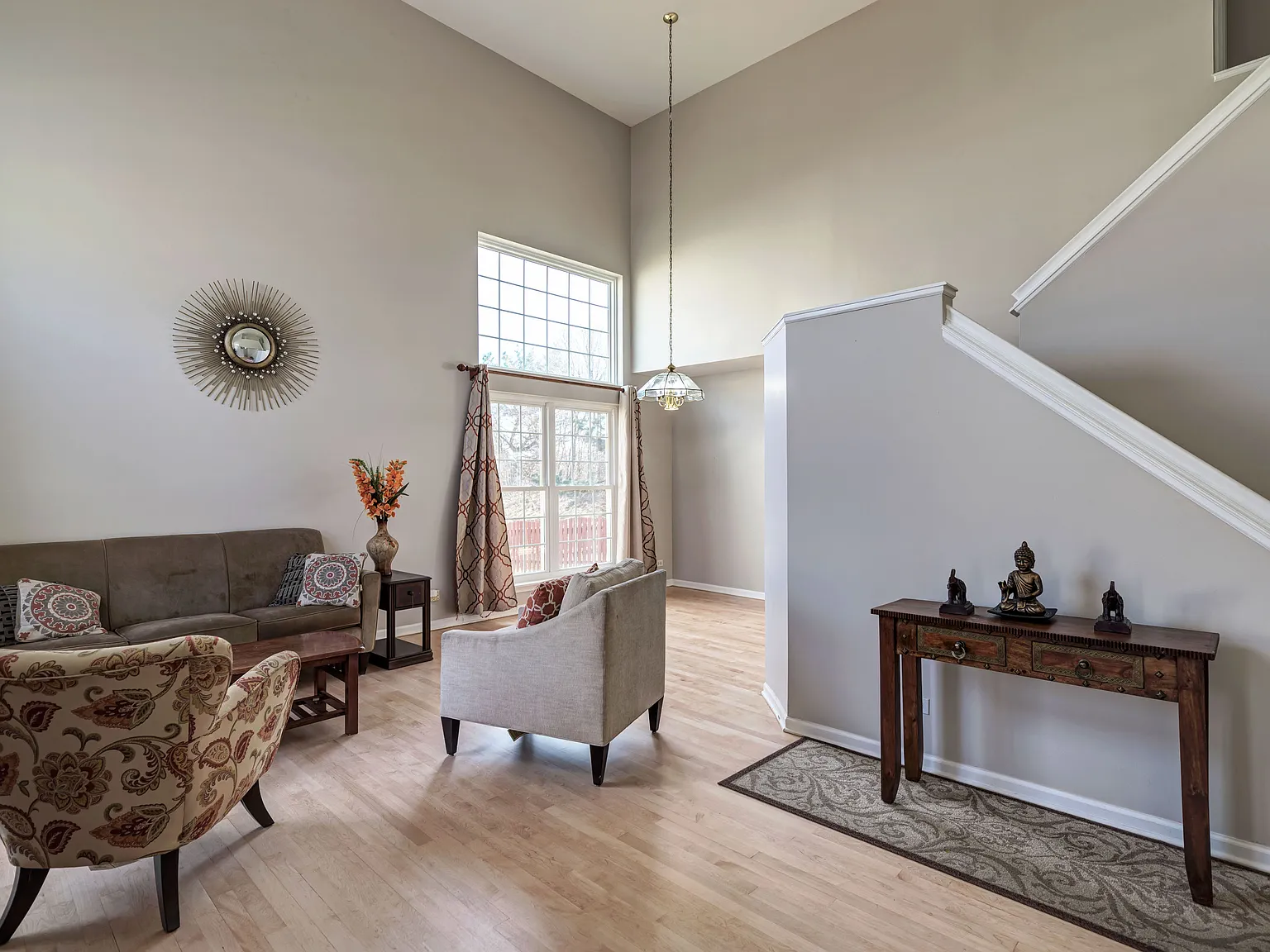 4 bed, 2.5 bath, 1985 sqft, $3,200 — Photo 4