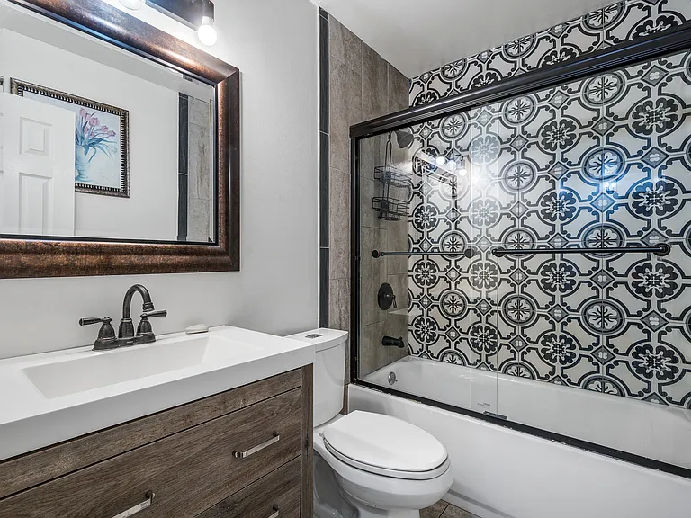 685 Ithaca Pl — Photo 19