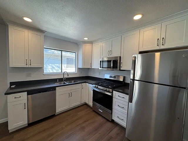 2 bed, 675 sqft, $2,295 — Photo 3