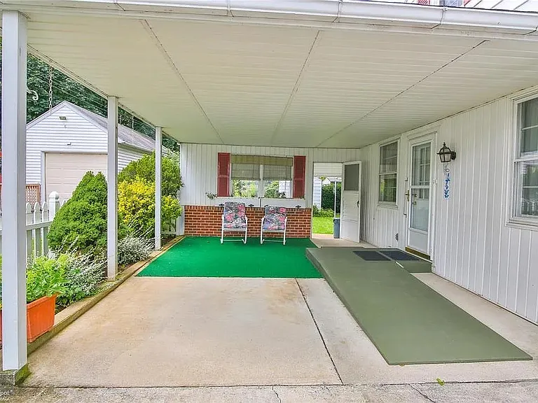486 Willow Rd — Photo 5