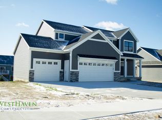 2498 Saddle Dr NE, Belmont, MI 49306