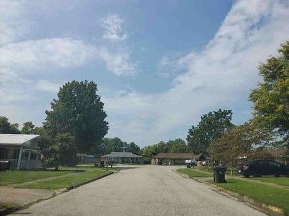 Exterior Neighborhood (street photo)
