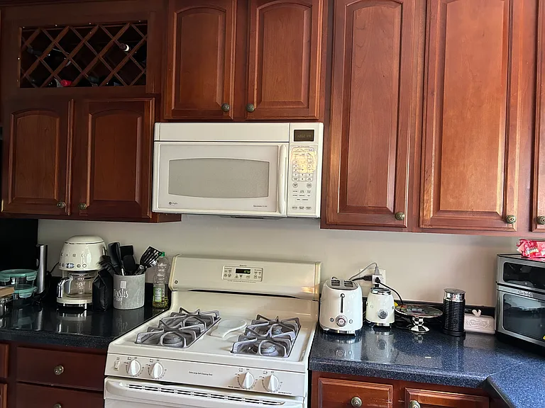 10505 Montrose Ave #203 — Photo 7