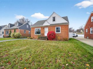 1424 Parkview Dr, Lyndhurst, OH 44124