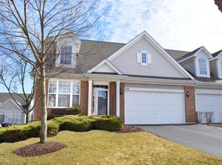 230 Braeburn Cir, Sugar Grove, IL 60554