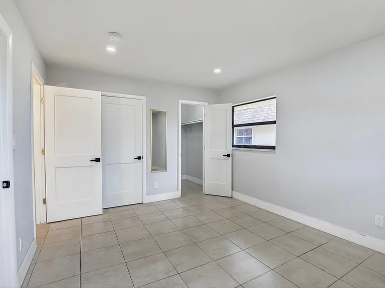 1721 SW 40th Ter #B — Photo 6