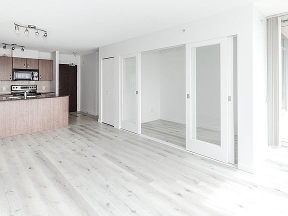 5th image of 610 Granville St #1313