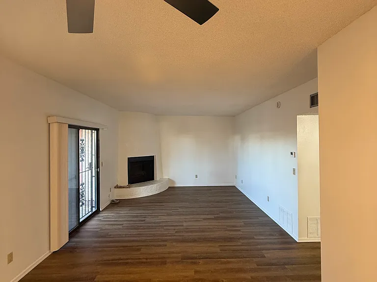 1949 N Swan Rd #19 — Photo 20