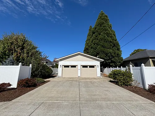 1811 17th Ave SE #1811 Photo 1