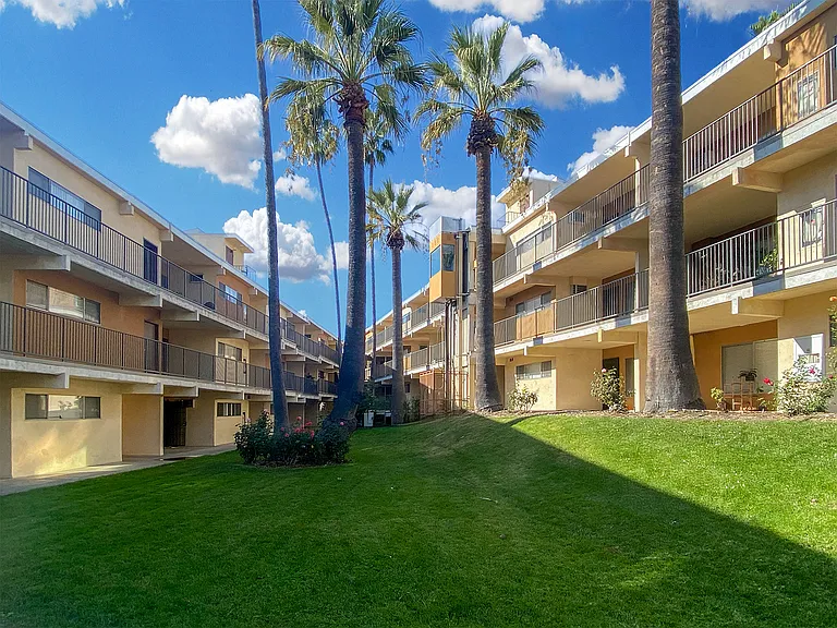 The Diplomat Apartments — Photo 15
