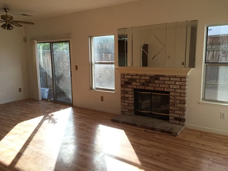 104 Harris Cir — Photo 2
