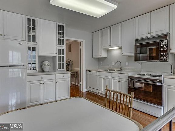 2nd image of 1406 McLean Mews Ct