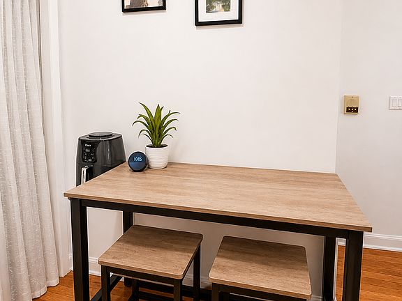 5th image of 20 Jane St APT 1D