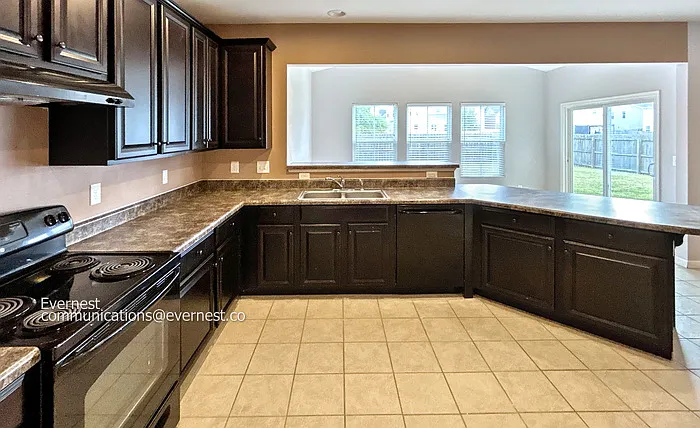 1054 Countess Ln — Photo 3