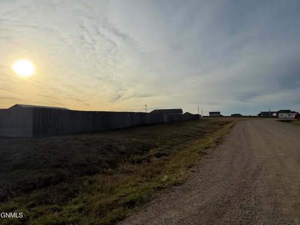 Cherry St NW, Williston, ND 58801