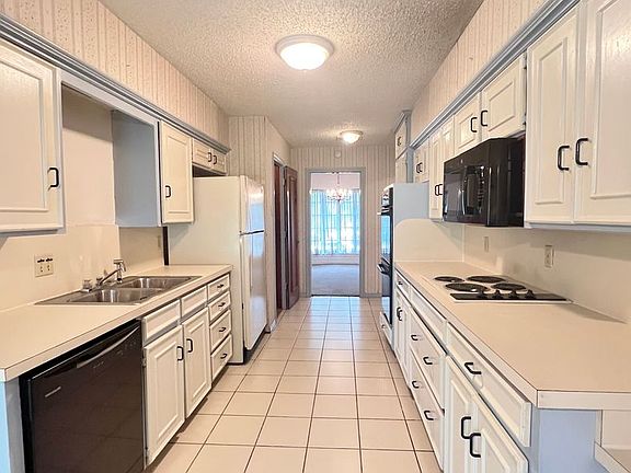 5th image of 935 Rock Canyon Dr