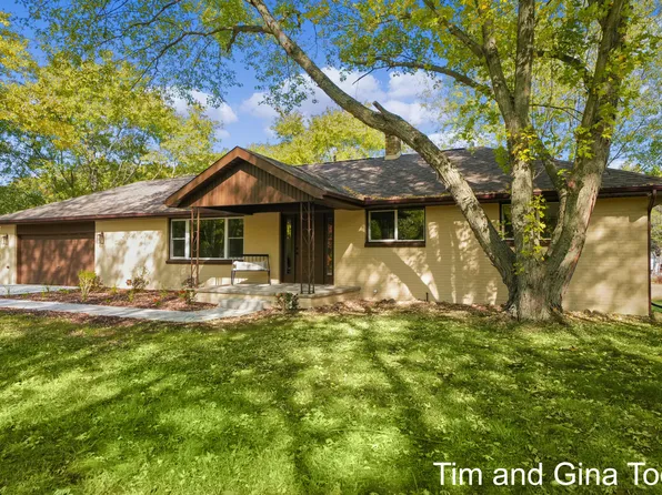 5666 E Summit Ave, Fruitport, MI 49415