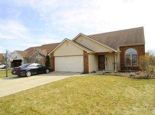 422 Rampart Dr, Fort Wayne, IN 46845