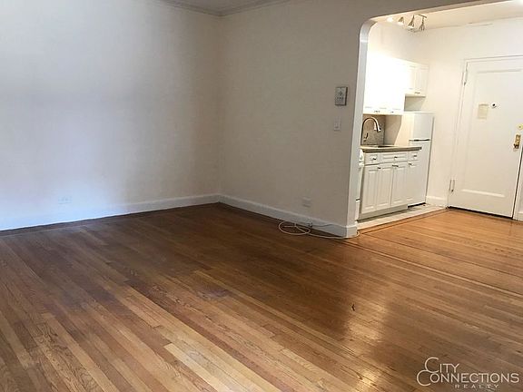 4th image of 212 W 22nd St APT 2D
