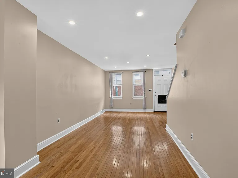 2645 Bainbridge St — Photo 5