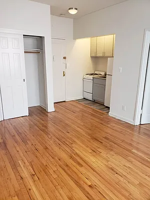 Rented by Foundation Real Estate | media 6